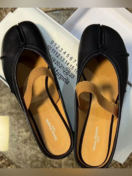 Maison Martin Margiela Shoes - NEW Maison Martin Margiela Black Leather Tabi Mary Jane Flats with Tan Insole